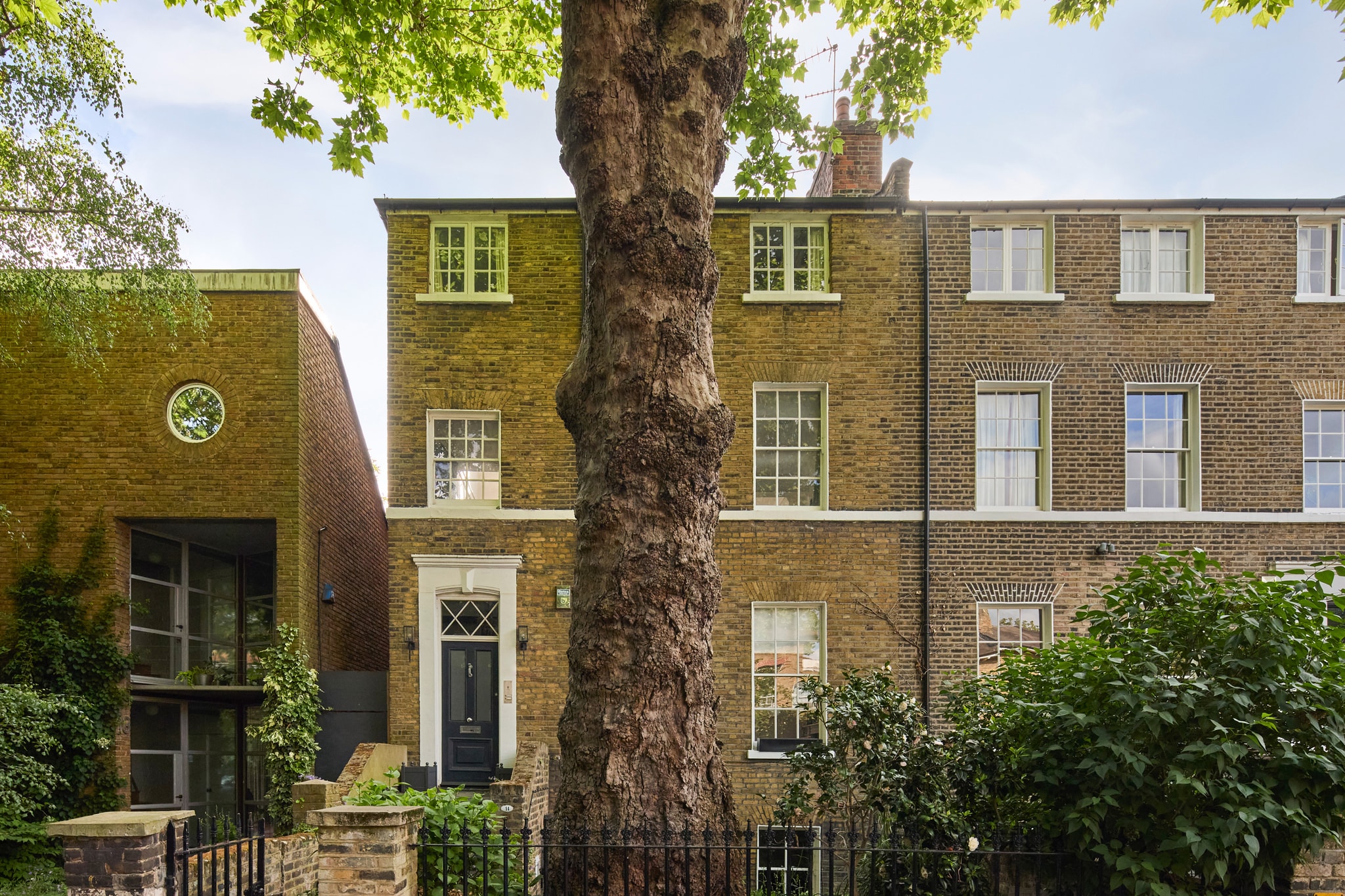 Rhondda Grove, Mile End